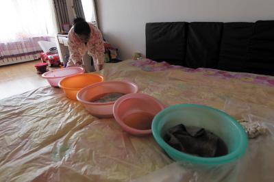 建德楼上漏水，住户失联，小区没物管，业主维权难！律师来支招……